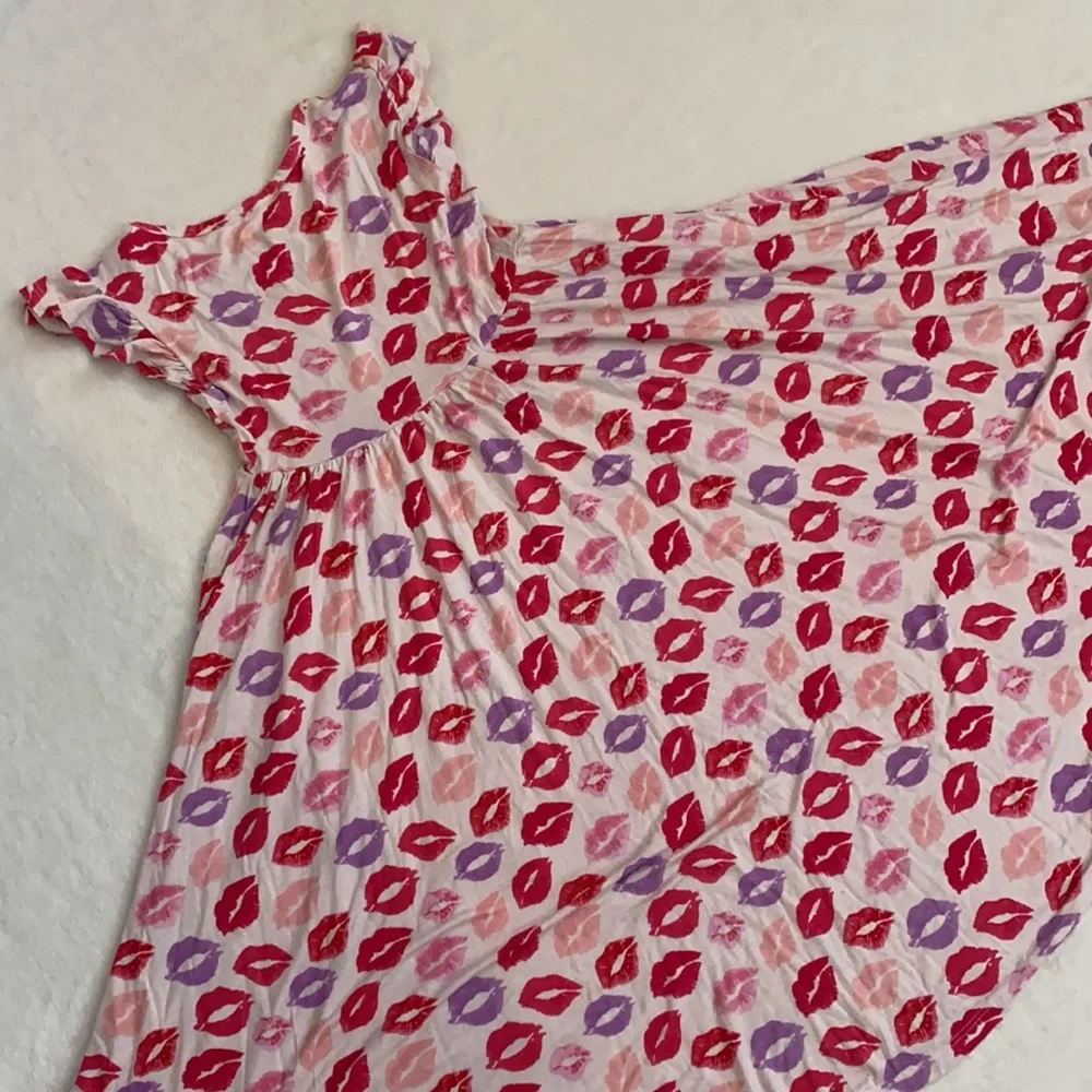 Posh Peanut | Lola Kiss Lips Flutter Sleeve Twirl Bamboo Dress Red/Pink (9Y) - Picture 8 of 15